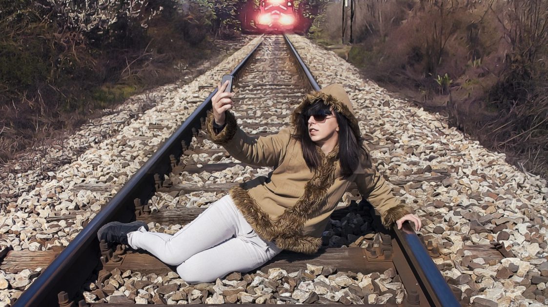 Selfie-obsestion-railway-line
